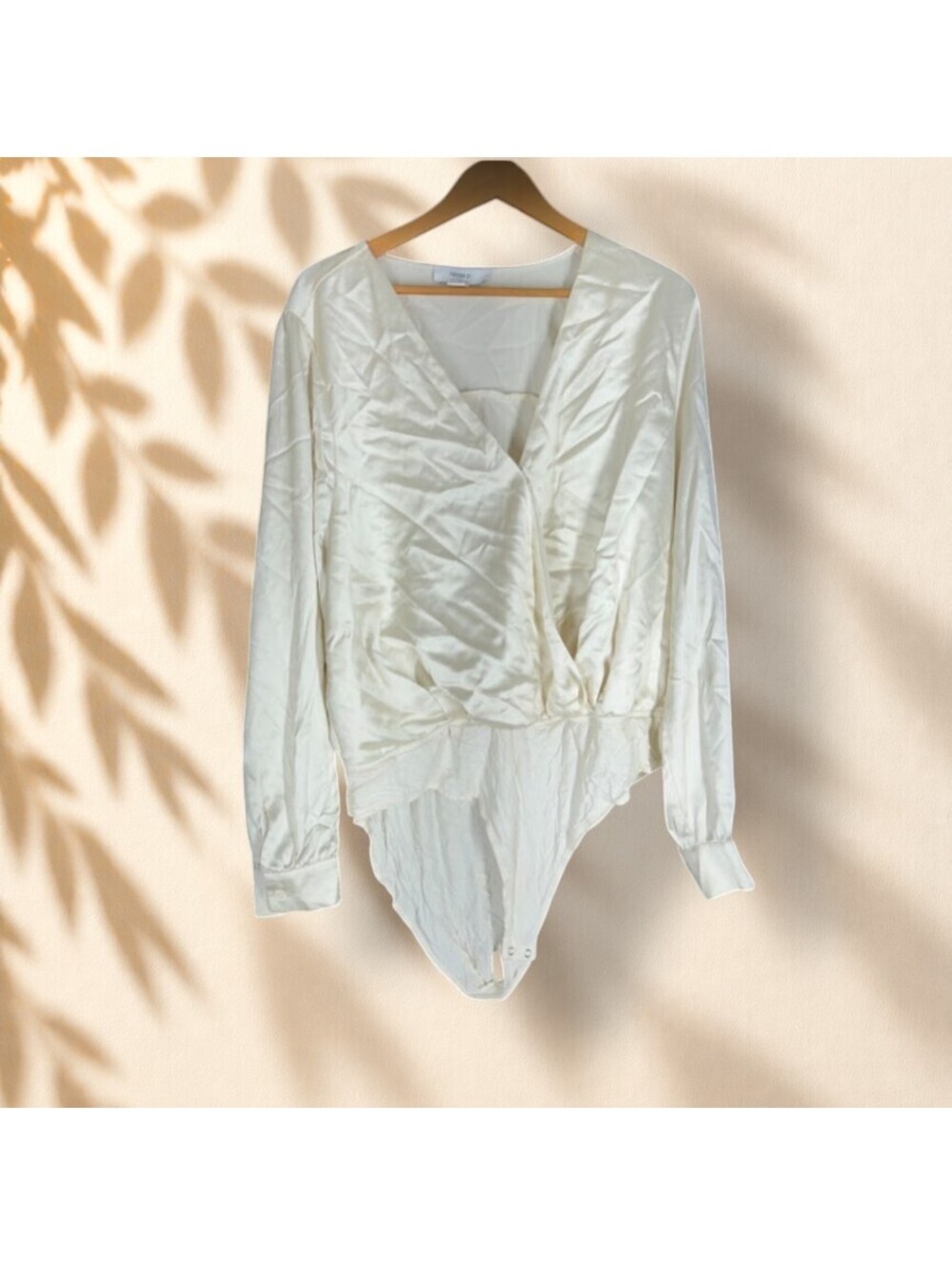 Forever 21 Bodysuit Women 3X Plus Beige V-Neck Long Sleeve Opaque Solid Casual